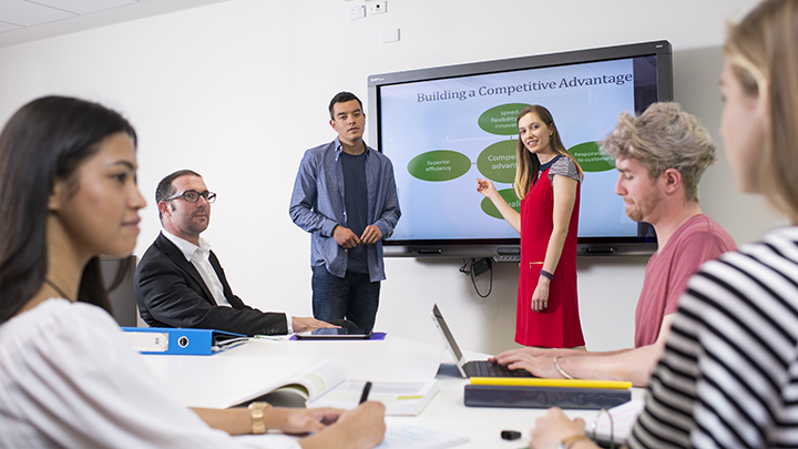 hoc-thuyet-trinh-tieng-anh-ngay-tu-nho-2