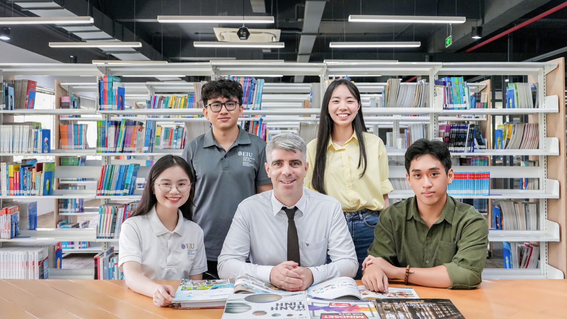 Banner trung tâm ngoại ngữ EIU